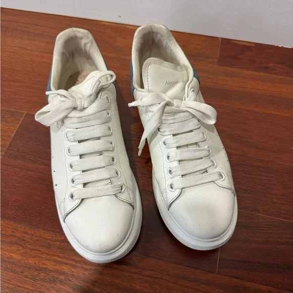 Alexander McQueen White and Navy Women's Oversized Sneaker missing insoles - Picture 2 of 11